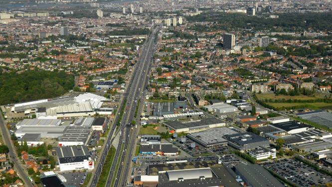 Kwartier vertraging na ongeval op A12 richting Brussel ter hoogte van viaduct in Wilrijk