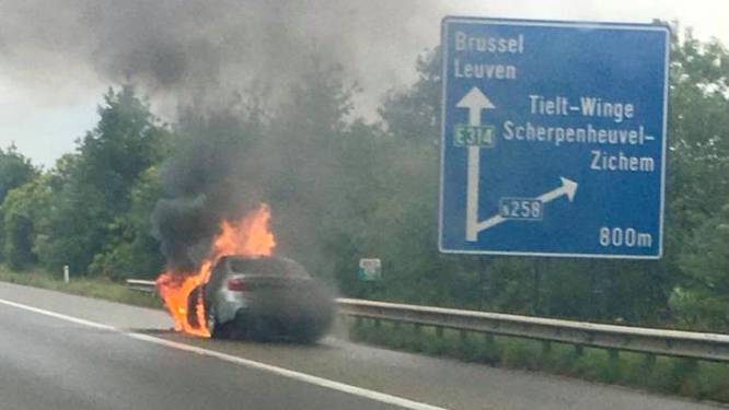 BMW brandt volledig uit na vermogensverlies in motor