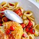 Orecchiette met kers­tomaten en gefrituurde burrata