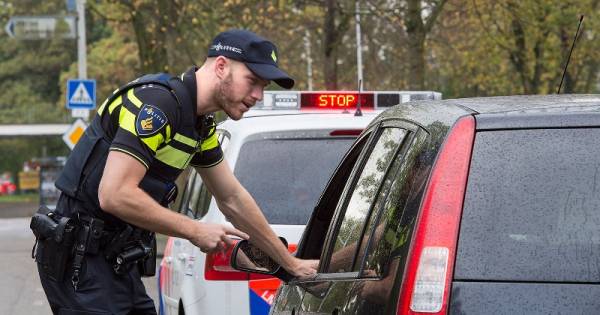 Nét uit cel en opnieuw betrapt: koppige Ammerzodenaar (26) vertikt het om rijbewijs te halen - BD.nl