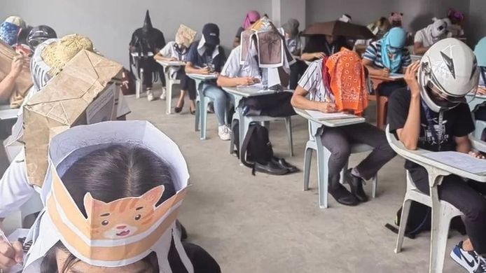 Guarda i cappelli anti-cheat originali per gli studenti filippini.