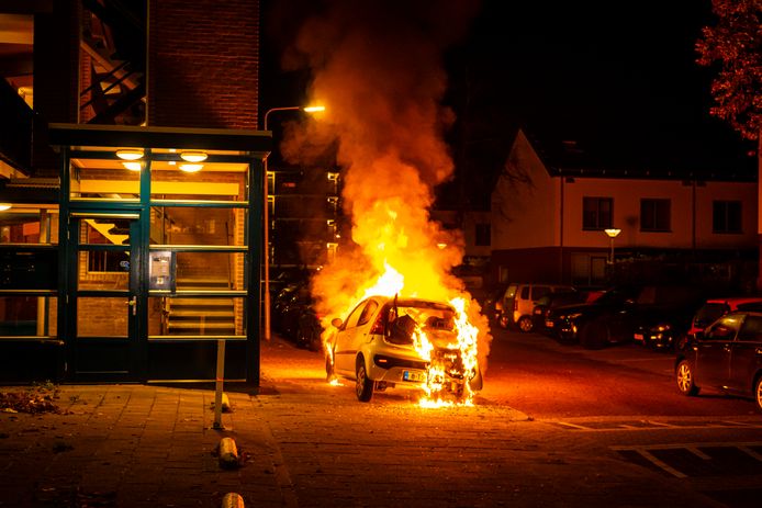 Op de Van Speykstraat in Arnhem stond afgelopen nacht een auto in brand.