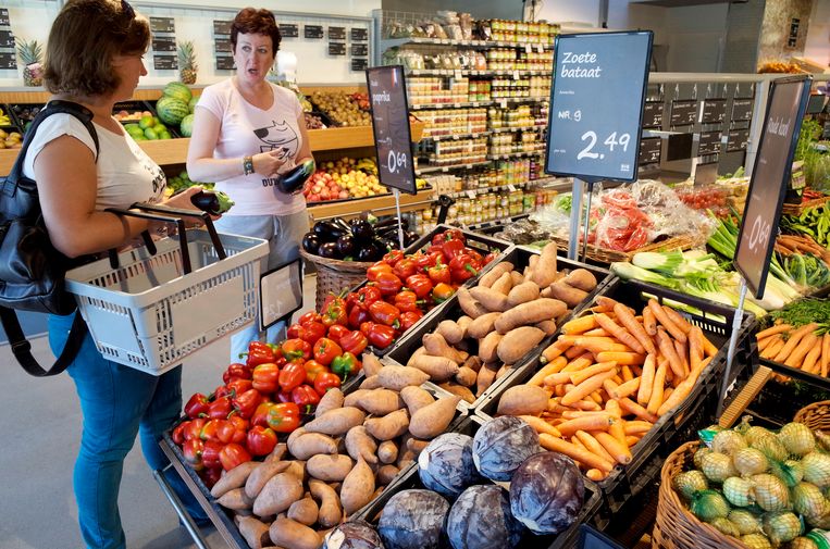 Als groente en fruit duurder worden, bevordert dat een ongezonde leefstijl en belemmert dat duurzame ontwikkelingen in de voedselsector. Beeld Chris Keulen/Hollandse Hoogte