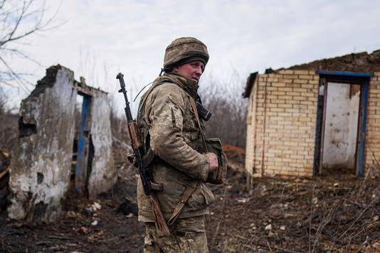 Een Oekraïense soldaat in Svitlodarsk, in het oosten van het land. 