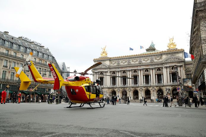 Op de Place de l’Opéra stonden helikopters klaar om de gewonden af te voeren.