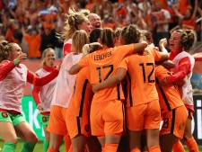 Oranje Leeuwinnen grijpen diep in blessuretijd WK-ticket na thriller tegen IJsland