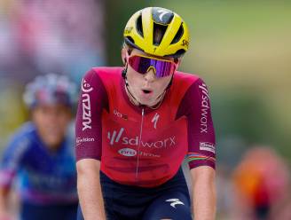 Tijdstraf voor Demi Vollering in Tour de France Femmes: van voorsprong naar achterstand op grote concurrente