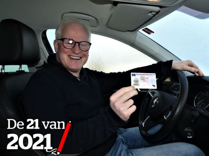 Lennerd Carrein met zijn rijbewijs.