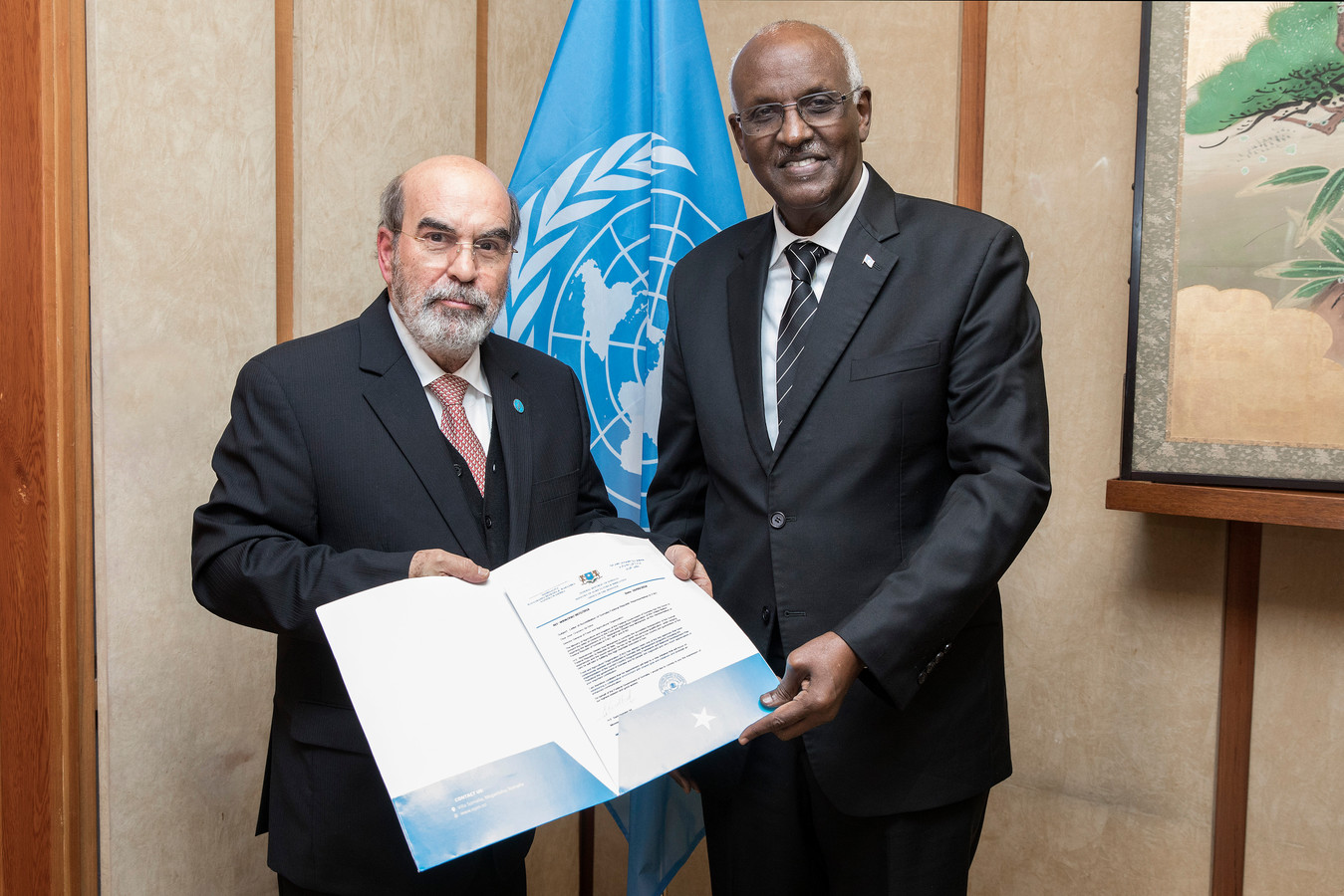 De (voormalige) Somalische ambassadeur in Italië Mohamed Abdirahman Sheik Issa (rechts).