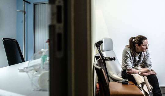 ‘Het is een proces, maar ik probeer opnieuw van mijn lichaam te houden’: slachtoffer Karen Northshield, tien jaar na de aanslagen in Brussel