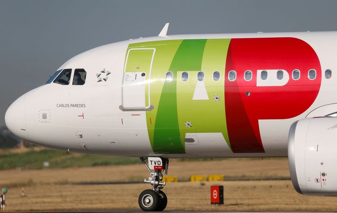 Een toestel van TAP Air Portugal op de luchthaven van Lissabon