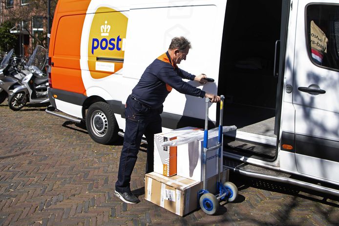 vergelijking bonen Geld lenende Einde aan 'gratis' pakjesbezorgen nadert: PostNL verhoogt prijzen fors |  Instagram | AD.nl