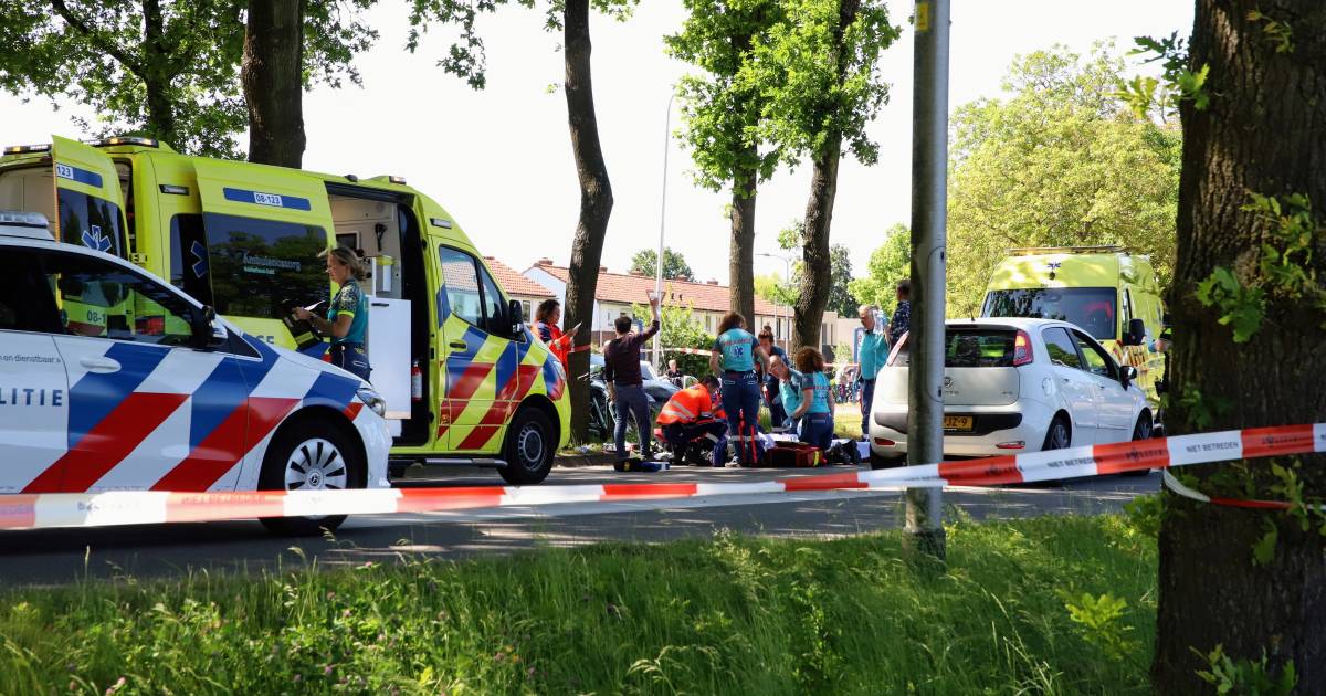 Ernstig ongeval tussen fietser en automobilist in Buren: traumahelikopter opgeroepen.