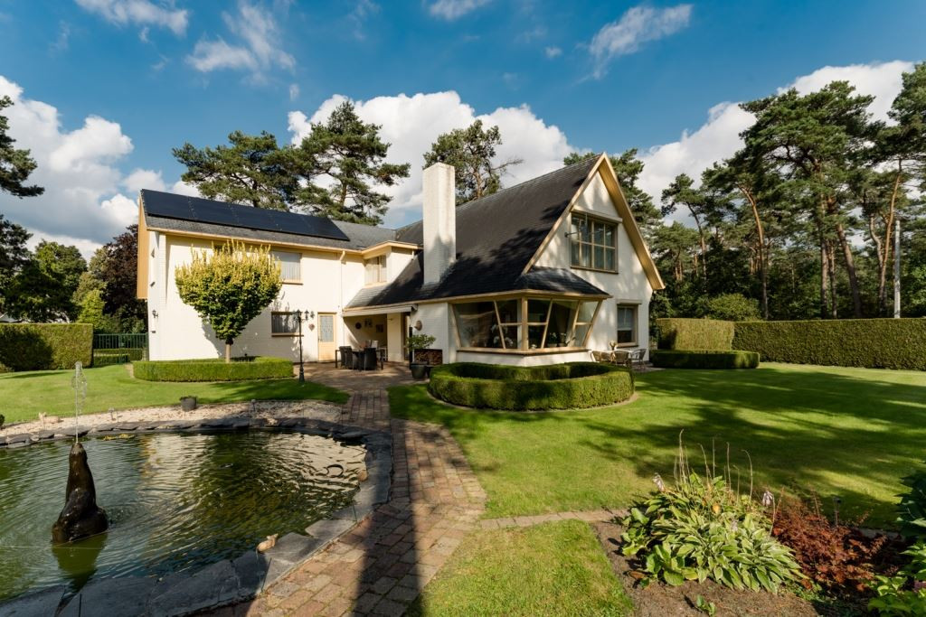 Romantiek Detective Eerbetoon Huizen in Brabant onbetaalbaar, maar villa's in België voor 'slechts' drie  ton: tien koopjes nét over de grens | Foto | bndestem.nl