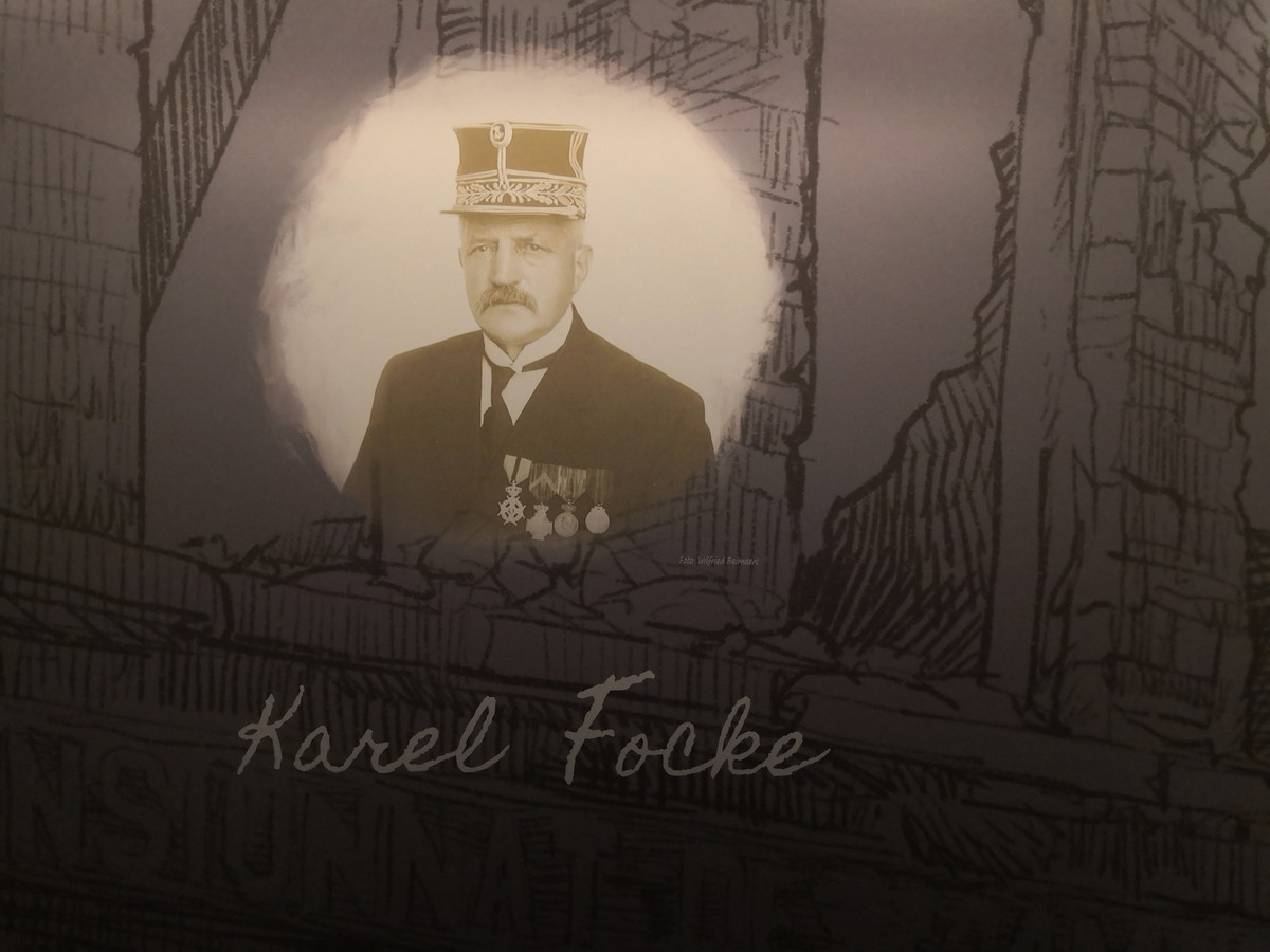Een van de figuren is politiecommissaris Karel Focke.