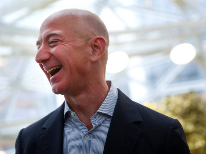 Rijkste man Jeff Bezos verdient miljarden door recordkoers Amazon-aandeel