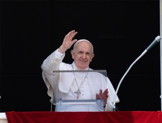 Paus Franciscus keert "van zodra het kan" naar het Vaticaan terug