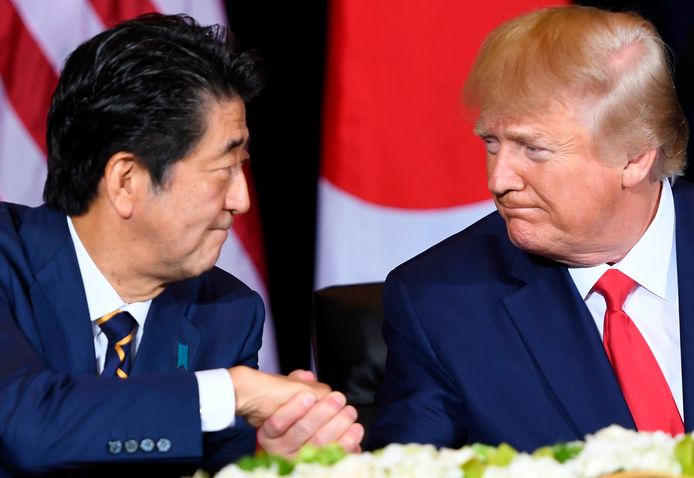 Trump en Abe bij een ontmoeting een jaar geleden.
