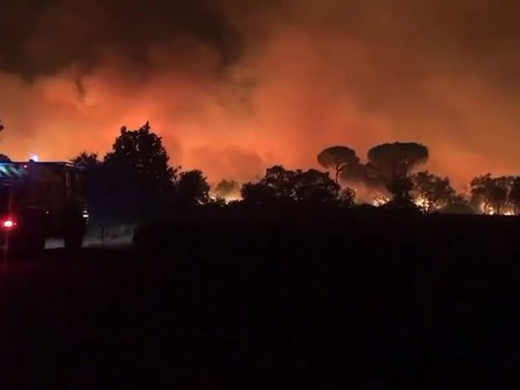 Duizenden mensen geëvacueerd en campings ontruimd in Zuid ...