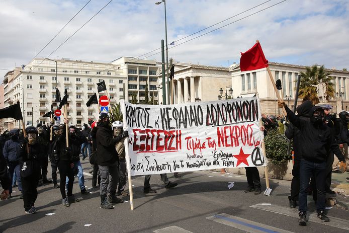 Grieken protesteren in Athene na de treinramp waarbij 57 mensen om het leven kwamen.