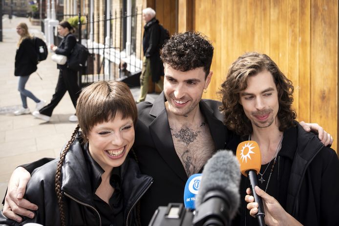 Mia Nicolai, Duncan Laurence en Dion Cooper in de aanloop van de eerste halve finale van het Eurovisiesongfestival in Liverpool.