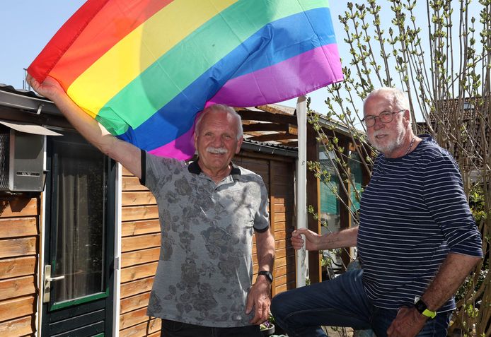 Lammert Veenhuizen (rechts) met zijn man Frits Nijhoff. Veenhuizen is vandaag uitgeroepen tot Mr. Senior Pride 2021.