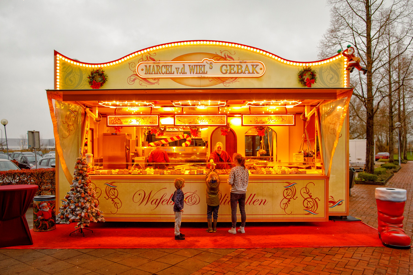 De nostalgische oliebollenkraam is nu gewoon, maar hoe lang nog? Foto gelderlander.nl