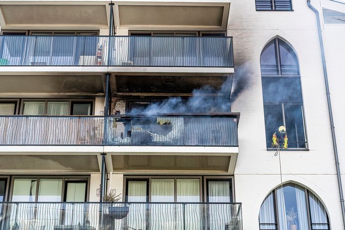 Veel schade na brand op balkon Clarissenhof.