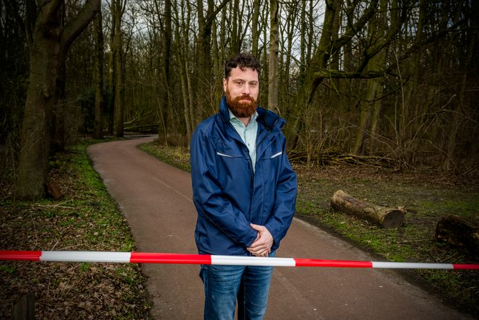 Niels Harteveld is beheerder van het Kralingse Bos bij de gemeente Rotterdam. De stormen van de afgelopen week hebben veel schade veroorzaakt in het bos.
