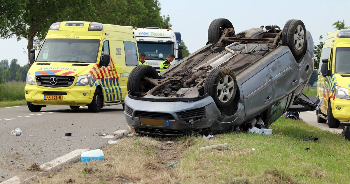Auto belandt op zijn kop bij ongeval Tollebeek.