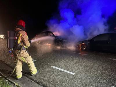 Twee auto's uitgebrand in Bakel