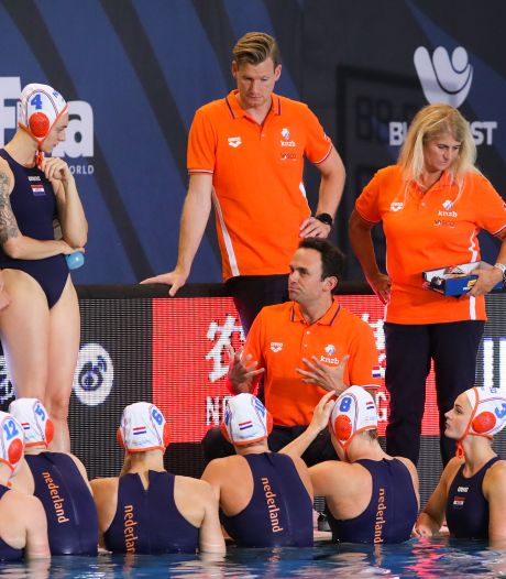 Waterpolosters naar kwartfinale op EK na zege op Griekenland