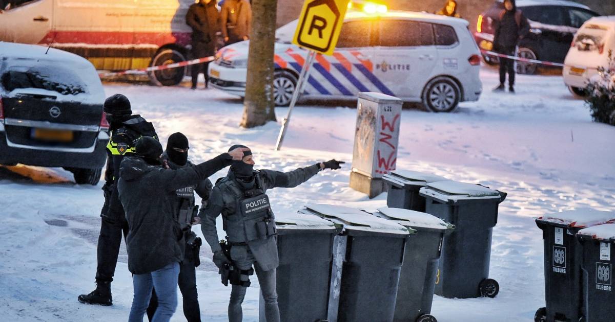 Moeder van gegijzeld dochtertje in Tilburg belde zelf politie: geschreeuw van vader was duidelijk te horen. #Tilburg