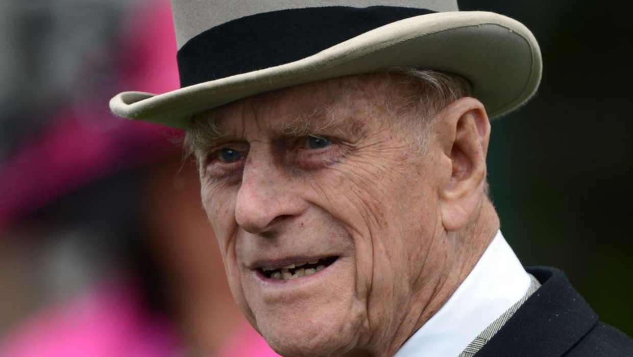 Britse prins Philip blijft nog enkele dagen in ziekenhuis | De Morgen