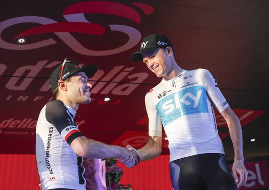Winnaar Chris Froome en Tom Dumoulin tijdens de huldiging van de Ronde van Italië.