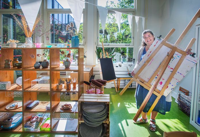 Juf Betty maakt de klas in orde op basisschool Het Startpunt.