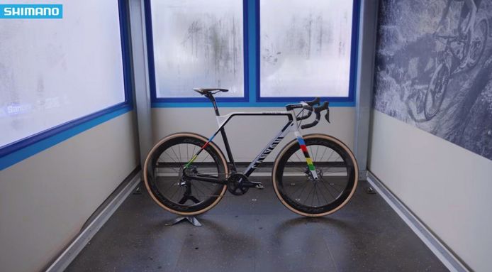 De nieuwe fiets van Mathieu van der Poel.