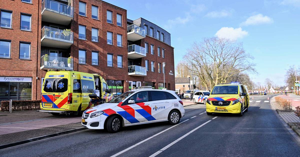 Vrouw overleden na aanrijding, bestuurder liet haar achter op weg na val met rollator.