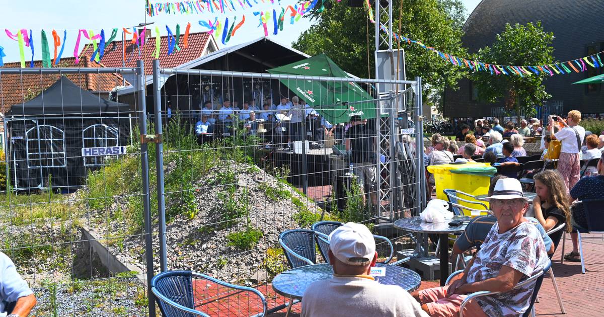 Ideaal braderieweer in Meliskerke, ‘maar die hoop puin en zand ligt er nog steeds’
