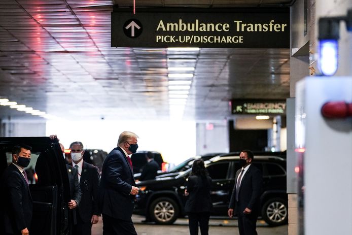 Donald Trump arriveert bij het ziekenhuis in New York waar zijn broer Robert was opgenomen. (14/08/2020)
