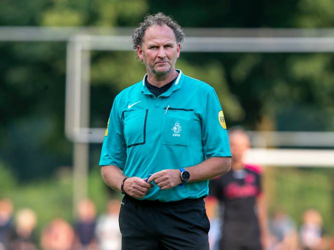 Oud-profscheidsrechter Reinold Wiedemeijer wordt bij Vitesse’08 trainer in het amateurvoetbal: ‘Ik sta te trappelen’