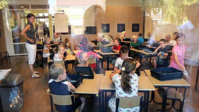 Kinderen op een katholieke basischool in Oud-Beijerland. Beeld Arie Kievit