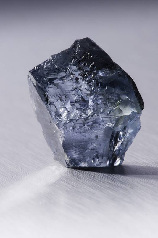 Alternatief voorstel draai decaan Blauwe diamant ter waarde van 15 miljoen euro gedolven | Buitenland | AD.nl
