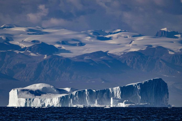 Een ijsberg voor de kust van Groenland. Beeld van augustus dit jaar.