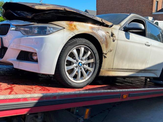 BMW uitgebrand op E40 in Erpe-Mere, inzittenden spoorloos bij aankomst hulpdiensten