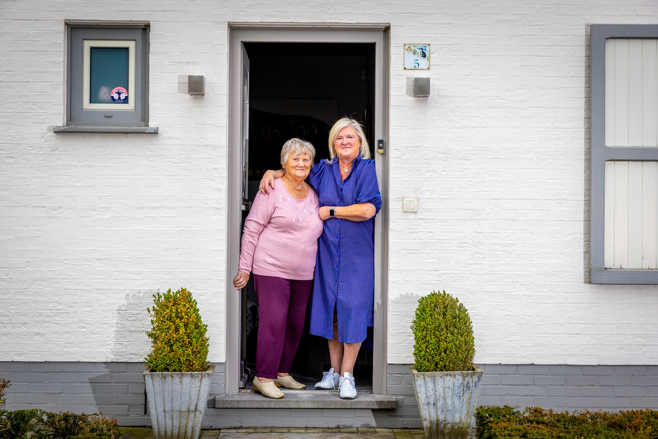 Rusthuisfacturen en levensduurte dwingen kinderen hun bejaarde ouders in huis