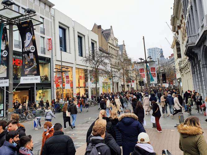 Nederlanders doen kerstinkopen in Antwerpen: “De parkings staan vol met Nederlandse kentekens”