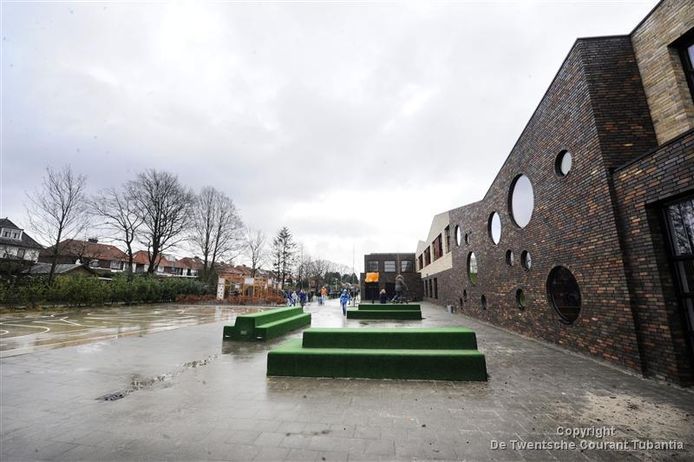 De CDA-fractie heeft kritische vragen ingediend bij het college van B en W over de aangekondigde inzet van een mosquito om na 19.00 uur spelende kinderen te weren op het plein achter De Windroos.