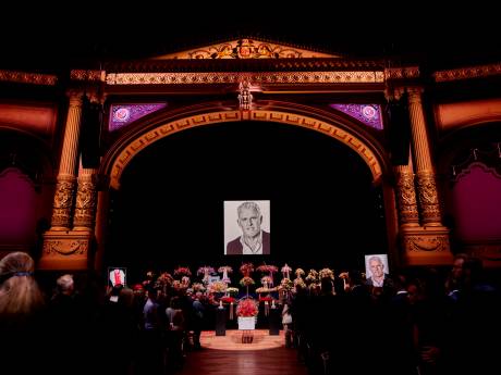 Familie en vrienden nemen afscheid van Peter R. de Vries: ‘Het was een perfecte dienst’