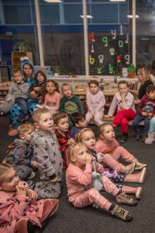 Kinderen Kohnstammschool Goes genieten bij het voorleesontbijt van Maximiliaan Modderman